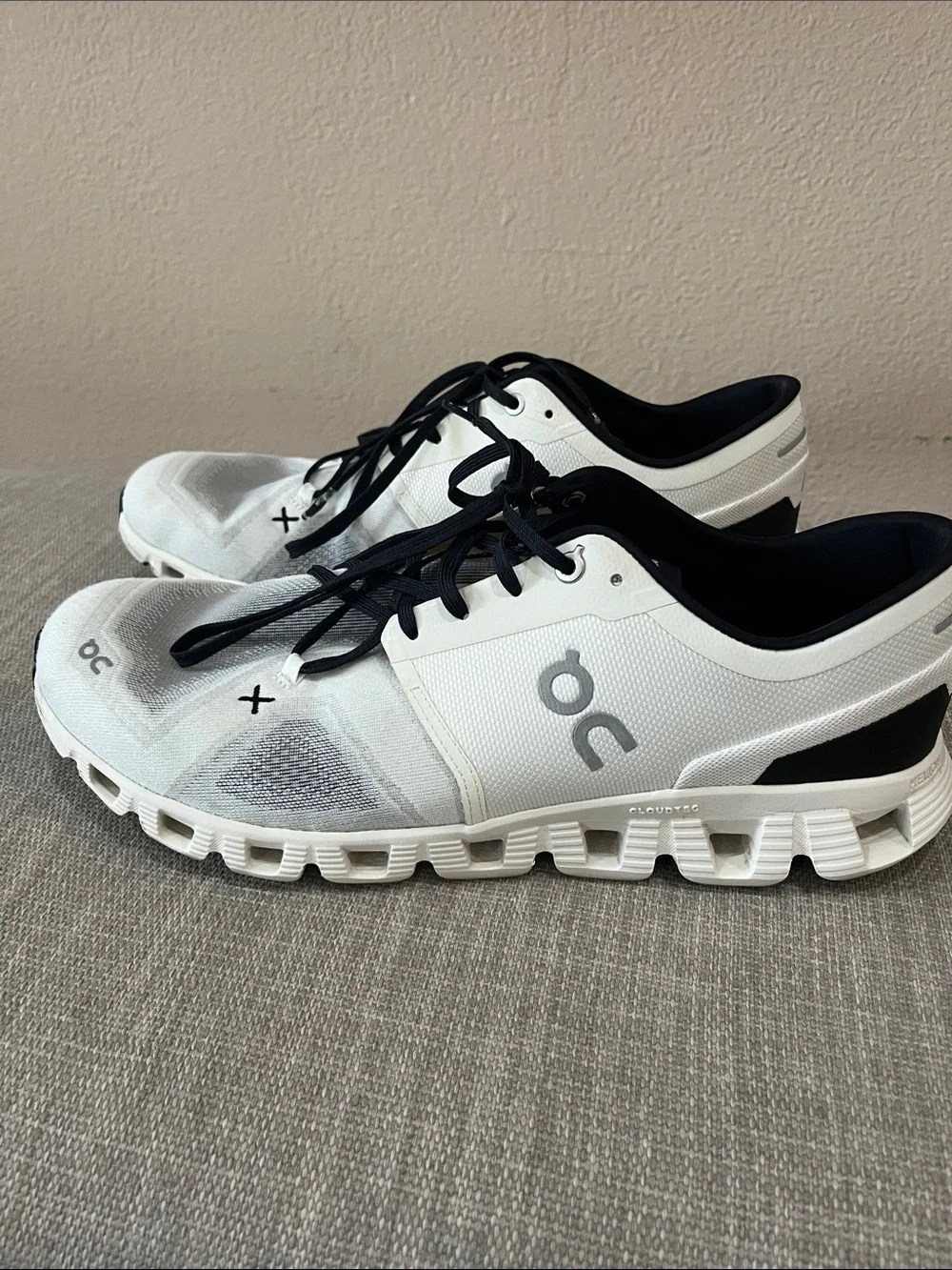 On Running Men's Athletic Sneakers in White and Black  Size 11.5